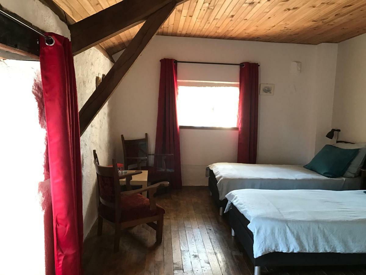 Domaine Les Teuilleres Bed and Breakfast Lacam-dʼOurcet Exteriör bild